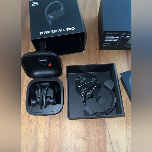 Beats Powerbeats Pro Wireless Earbuds, black - Picture 3 of 6